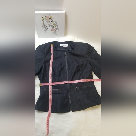Its a cute calvin klein petites jacket - Picture 4 of 5